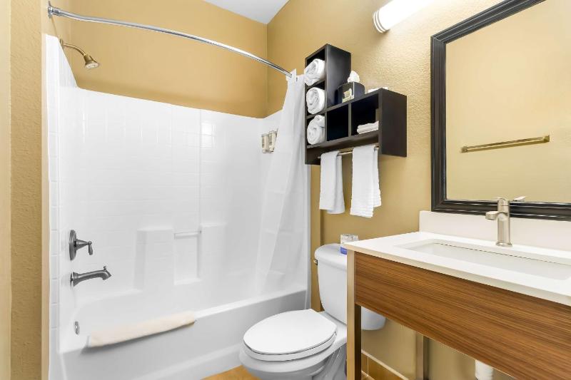 Queen Room with Two Queen Beds - Communication Assistance image 3