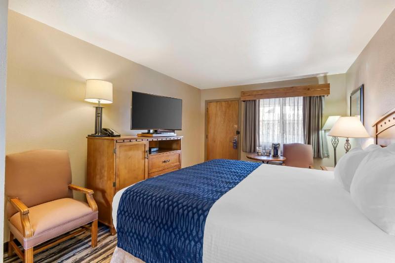 Small King Room image 1