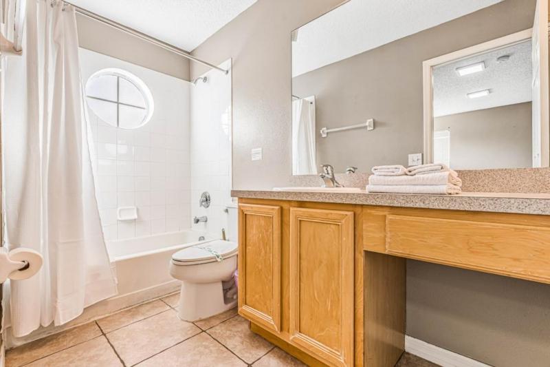 Emerald Island Large 8 Bed Home Golf Resort villa - image 35