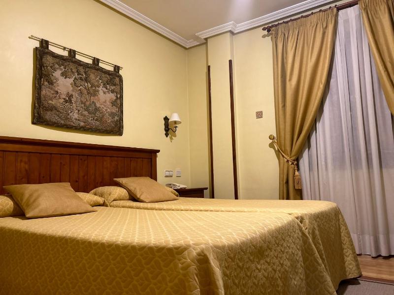 Twin Room image 1