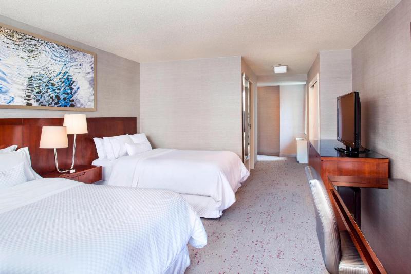 Guest room, 2 Double, City view image 4