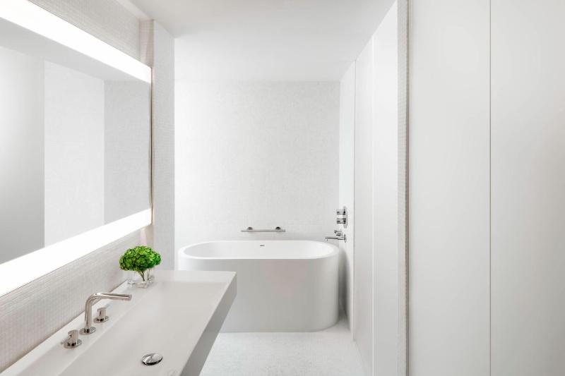 Berners Suite, Suite, 1 King, Corner room image 3