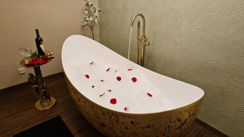 VICTORIAN HOUSE - image 36