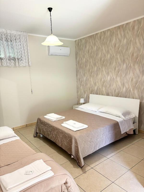 Double Room with Garden View image 2