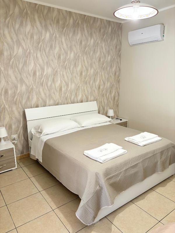 Double Room with Garden View image 4