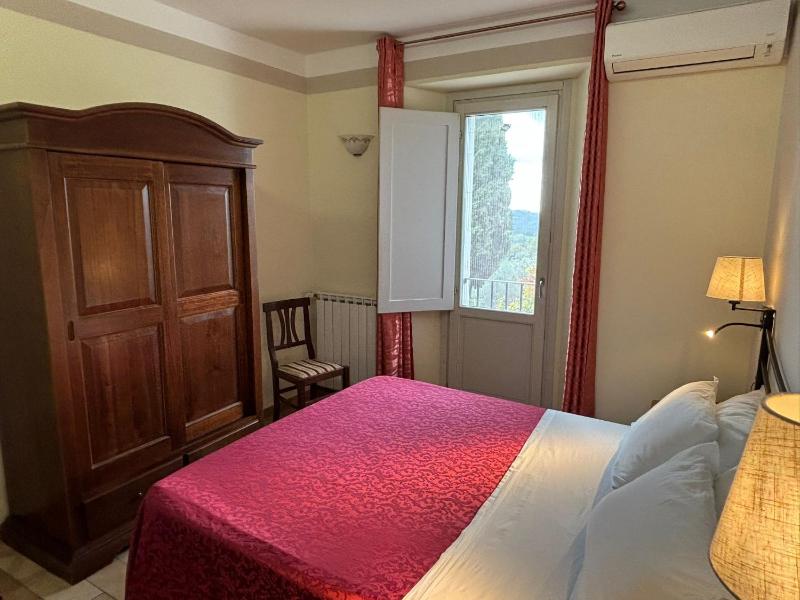 Double or Twin Room image 4