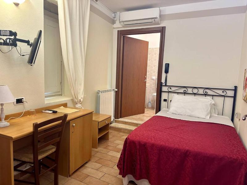 Single Room image 1