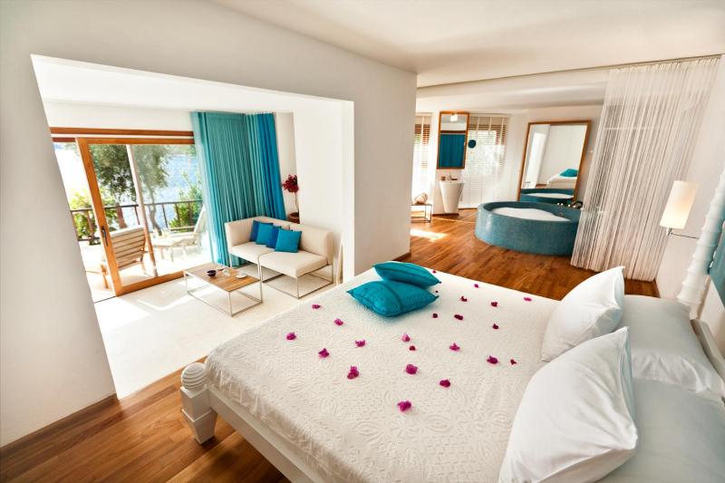 Junior Suite with Sea View image 1