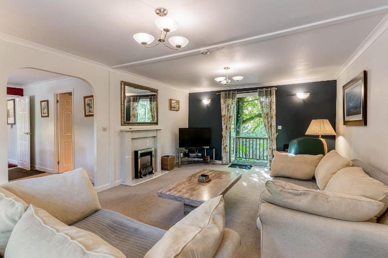 Three-Bedroom Apartment image 4