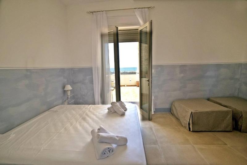 Large Double Room image 3