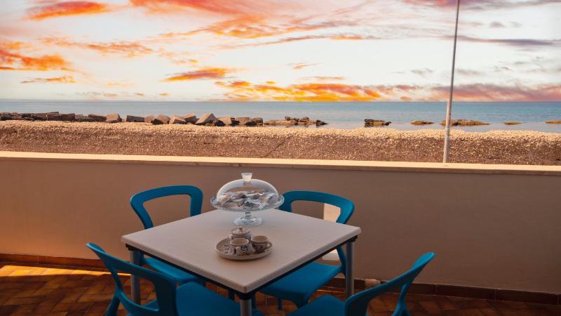 Superior Twin Room with Sea View image 4