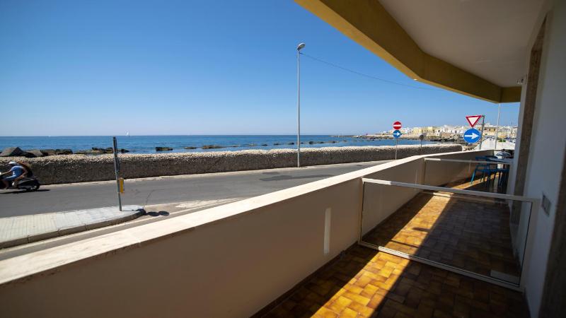 Superior Twin Room with Sea View image 2