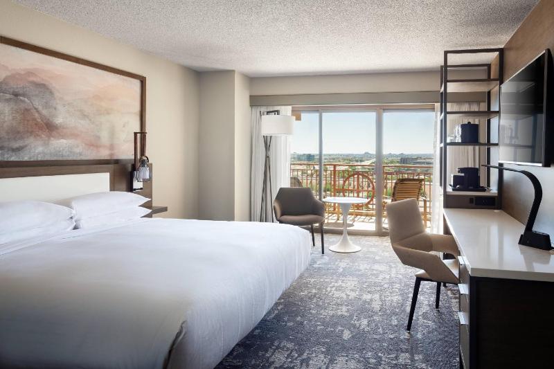 Guest room, King, Balcony image 1