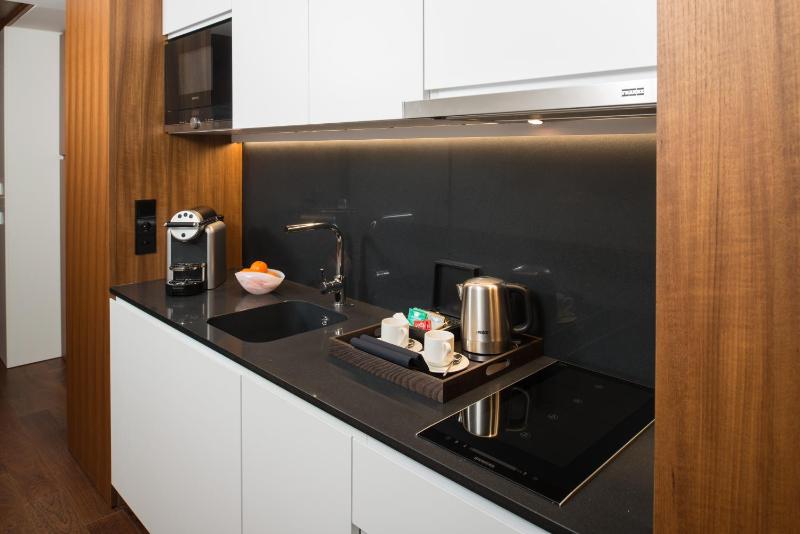 Premier Suite image 2