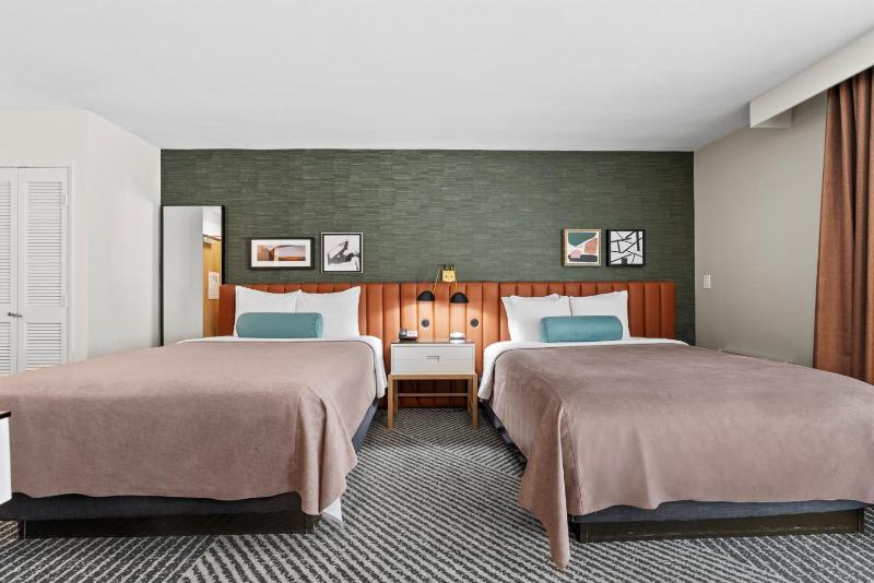 Standard Room with Two Queen Beds image 1
