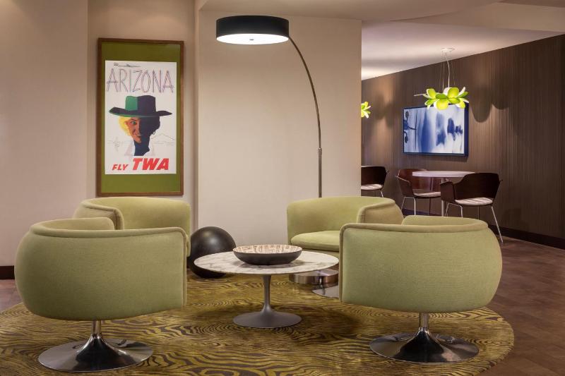Club level, Guest room, 1 King, High floor image 4