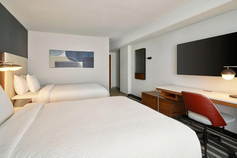 Queen Room with Two Queen Beds image 3