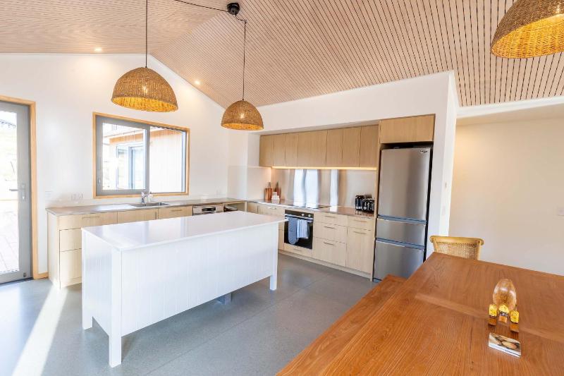 Sunny & Spacious on Scurr Terrace - image 6