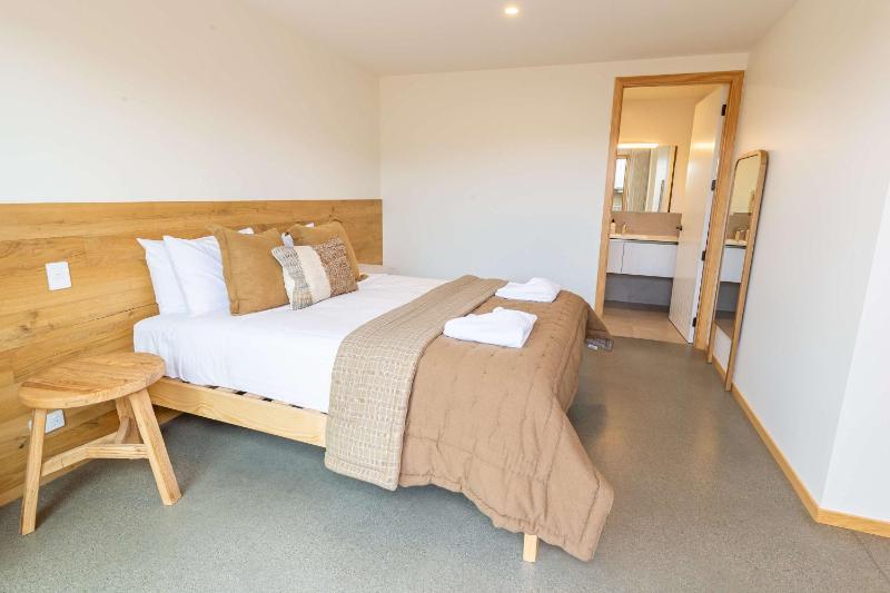 Sunny & Spacious on Scurr Terrace - image 15