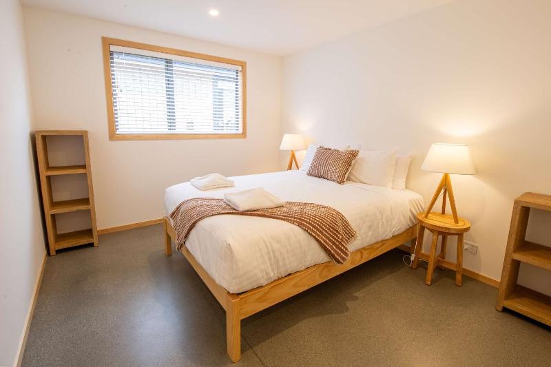 Sunny & Spacious on Scurr Terrace - image 2
