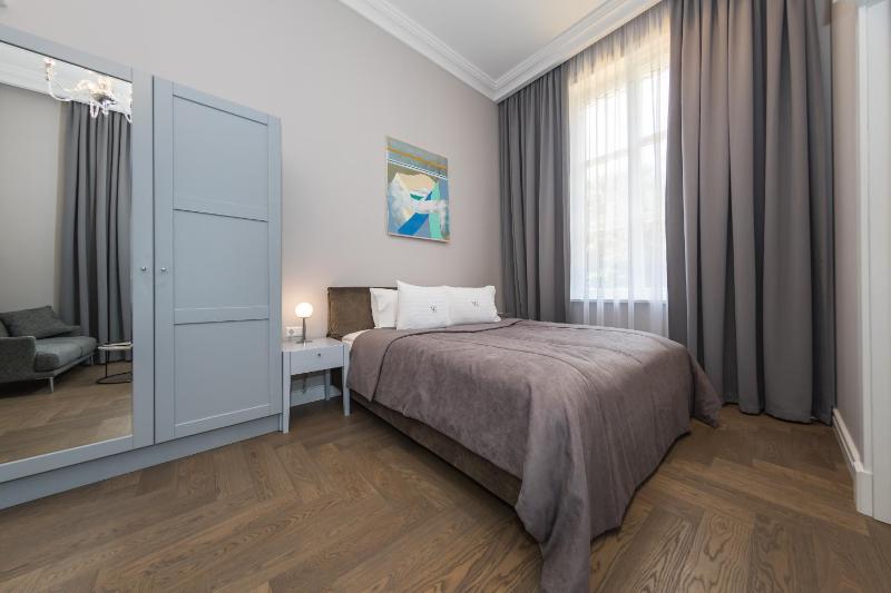 Large Double Room image 3