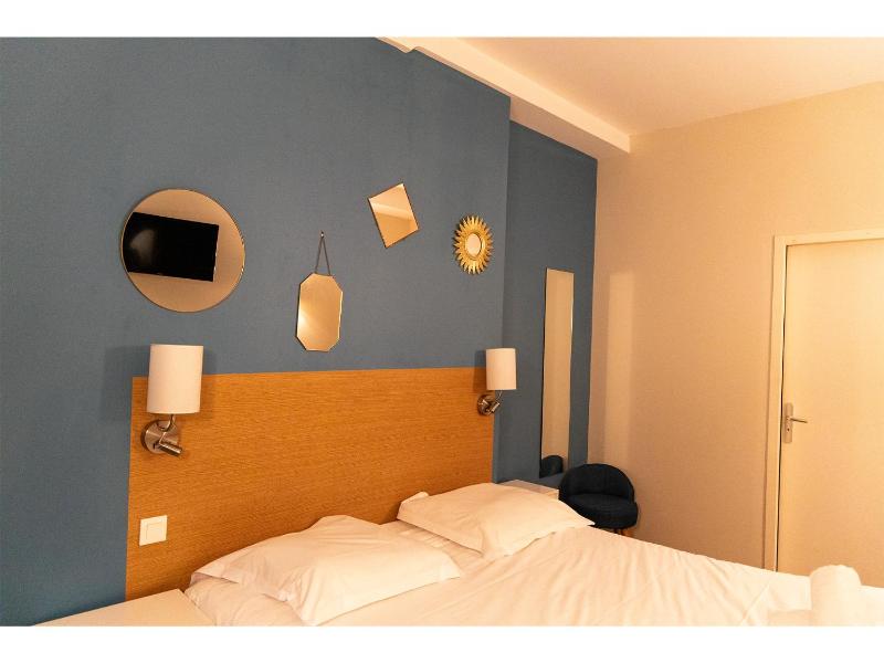 Classic Double Room image 2