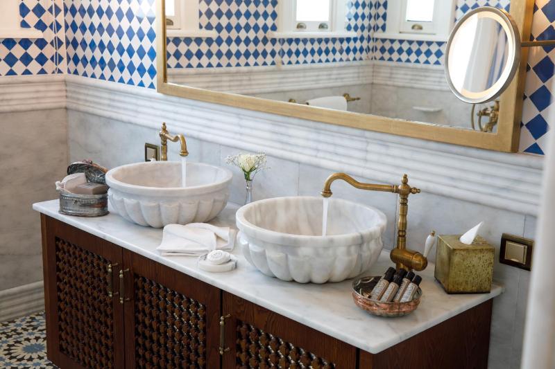 King Guest Room image 4