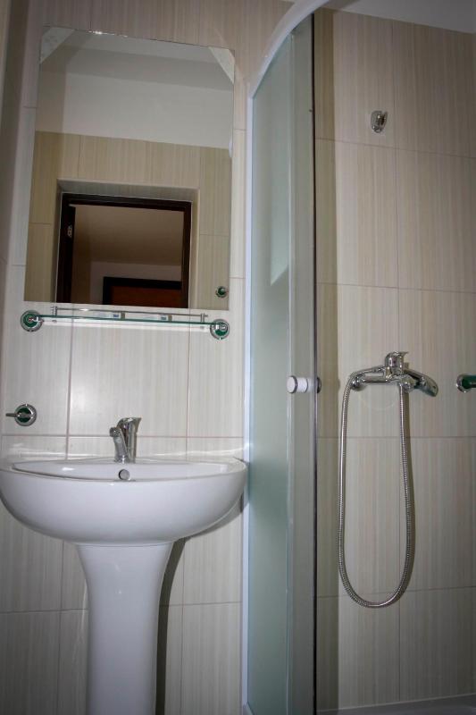 Twin Room image 2