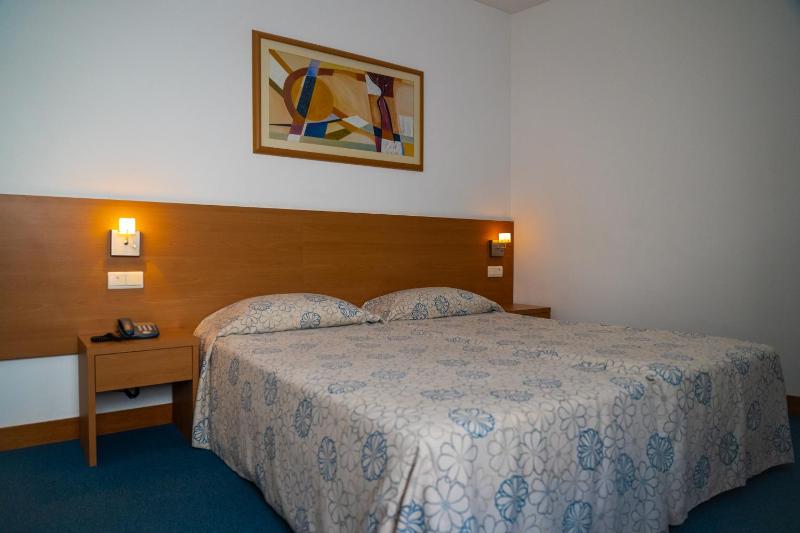 Twin Room image 1