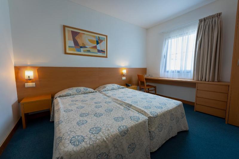 Twin Room image 3