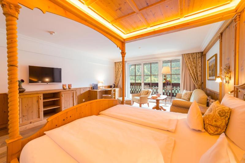 Double Room with Mountain View image 1