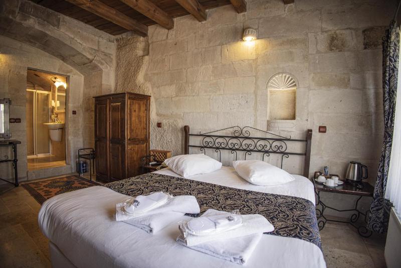 Standard Triple Room image 2