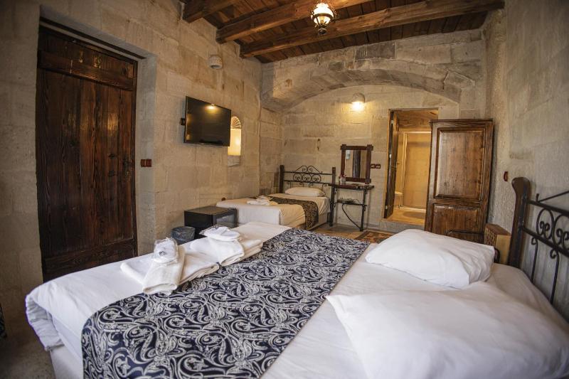 Standard Triple Room image 3