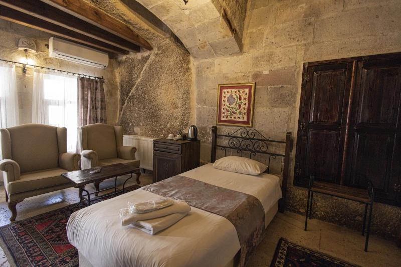 Deluxe Triple Room image 4