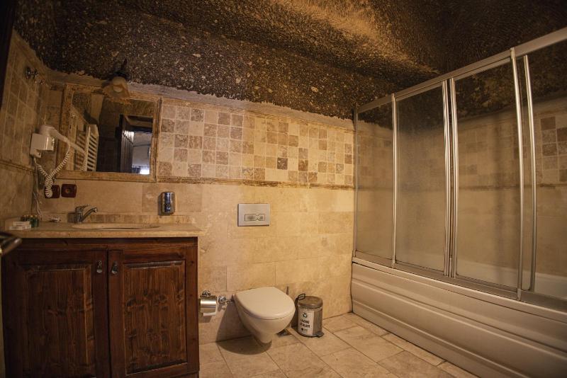 Deluxe Triple Room image 3