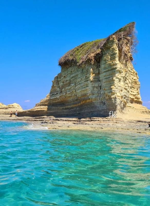 Deluxe Double or Twin Room with Pool Access image 2