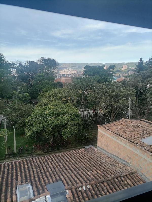 Cuarto con cuarto de baño y terraza - image 9