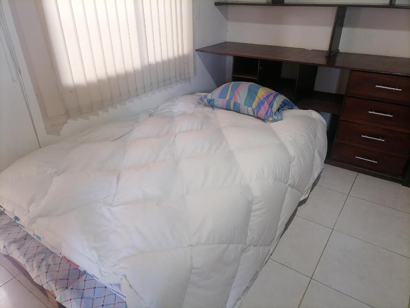 Cuarto con cuarto de baño y terraza - image 12
