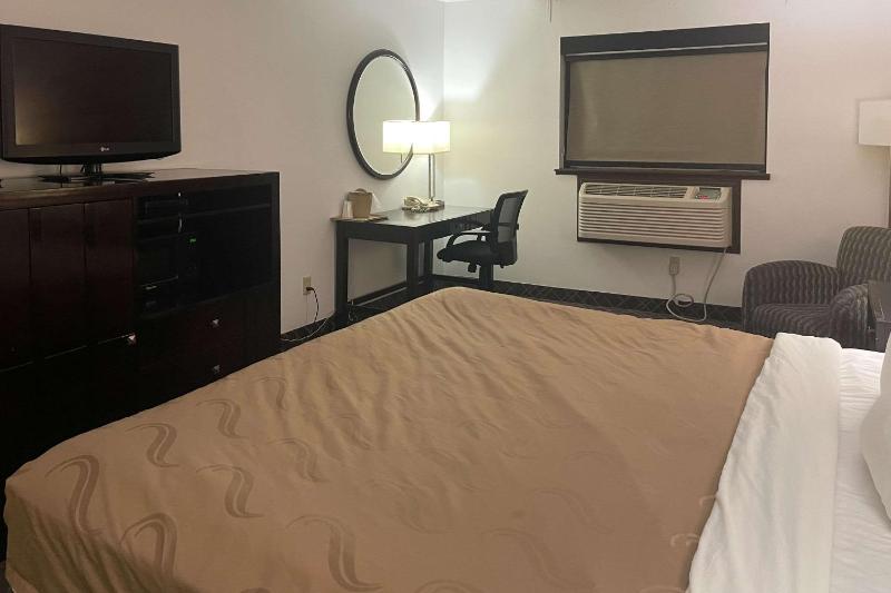 Standard King Room - Non-Smoking  image 4