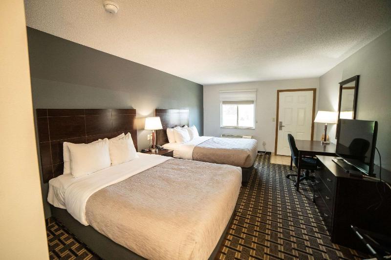 Queen Room with Two Queen Beds - Non-Smoking image 1