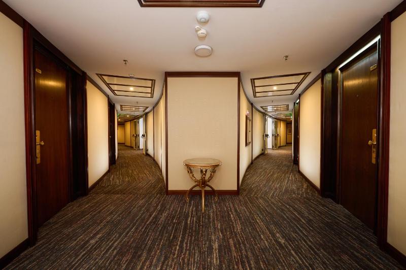 Superior Twin Room image 2