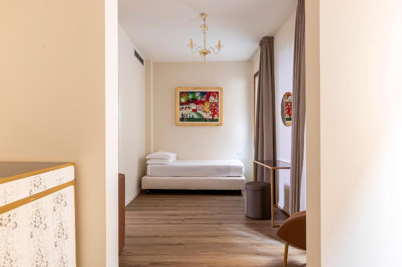 Two Bedroom Suite with Bathtub - No Kitchen image 4