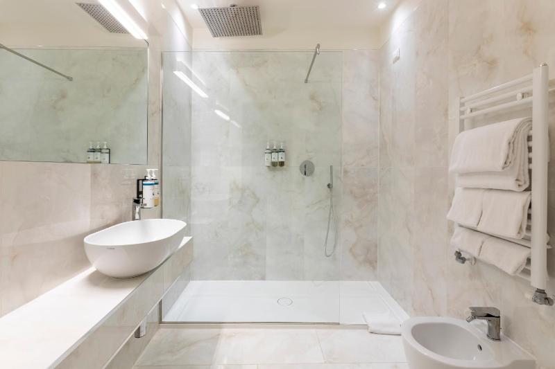 Extra Large Studio with Kitchenette and Sofa Bed image 2