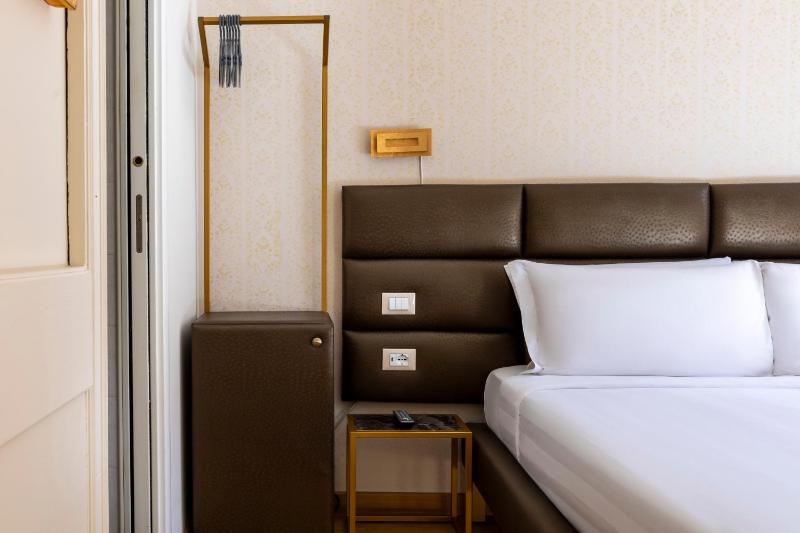 Standard room - Canal View image 4