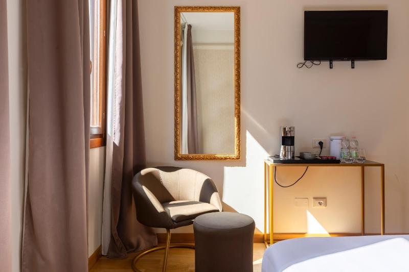 Standard room - Canal View image 3