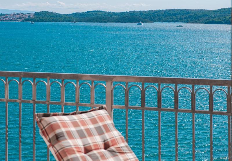 Three-Bedroom Apartment with Sea View image 1