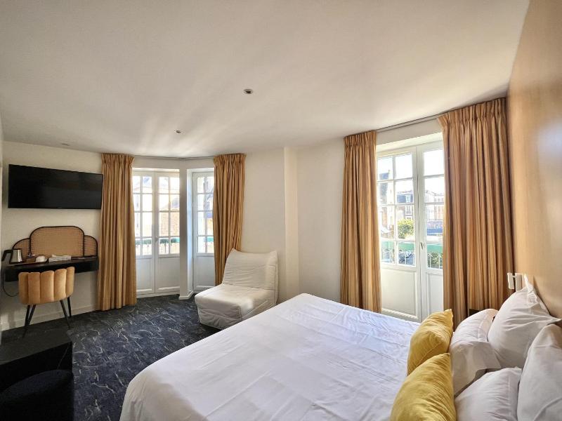 Privilege Double Room image 4