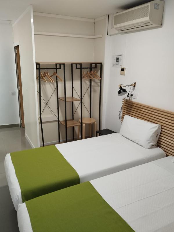 Twin Room with Balcony image 3