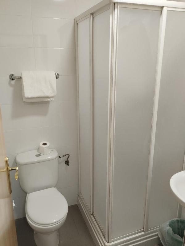 Twin Room with Balcony image 4