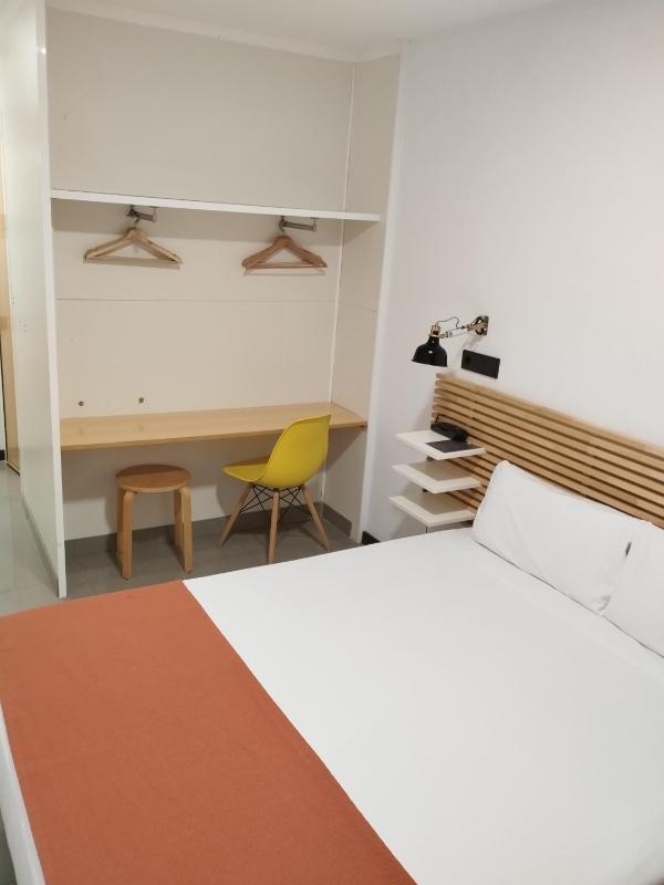 Double Room with Balcony image 2